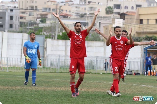 אדרי חוגג עם עבד טיטי (נזיה סולטאן)